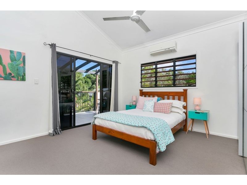 2 Lillian Road, Palm Cove QLD 4879