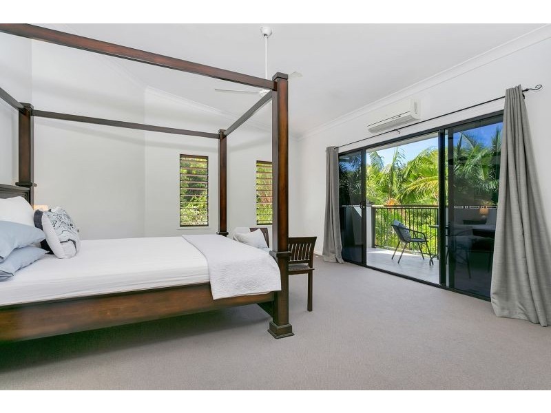 2 Lillian Road, Palm Cove QLD 4879