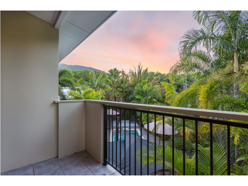 2 Lillian Road, Palm Cove QLD 4879
