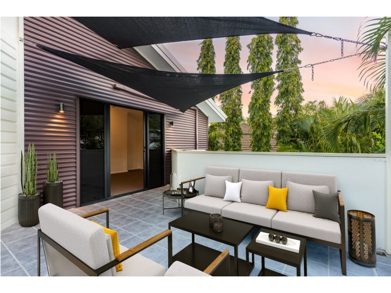 2 Lillian Road, Palm Cove QLD 4879
