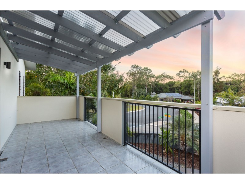 2 Lillian Road, Palm Cove QLD 4879