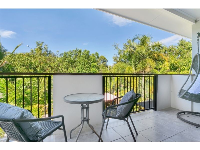 2 Lillian Road, Palm Cove QLD 4879