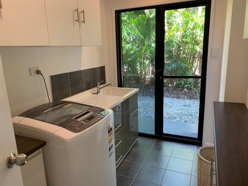 2 Lillian Road, Palm Cove QLD 4879