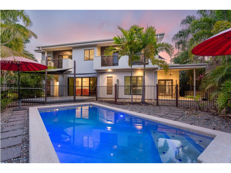 2 Lillian Road, Palm Cove QLD 4879