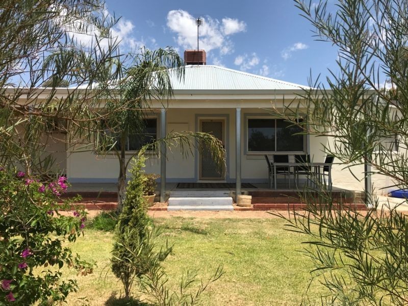 86 & 88 Mitchell st, Cunderdin WA 6407
