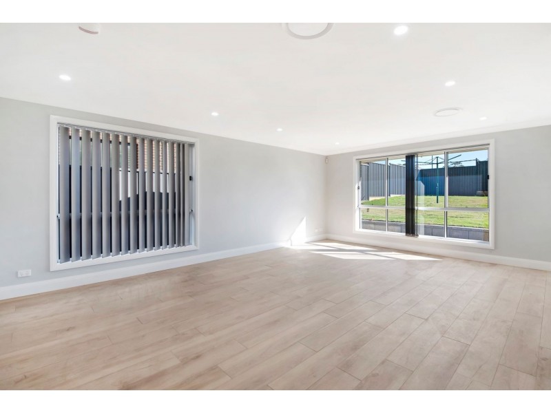 42 Poulton Terrace, Campbelltown NSW 2560