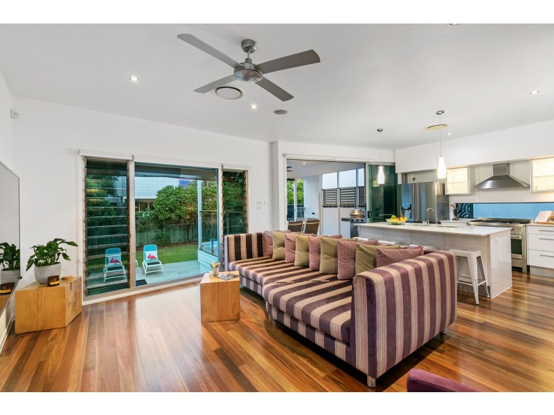 74 Stuart Street, Bulimba QLD 4171