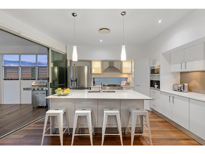 74 Stuart Street, Bulimba QLD 4171