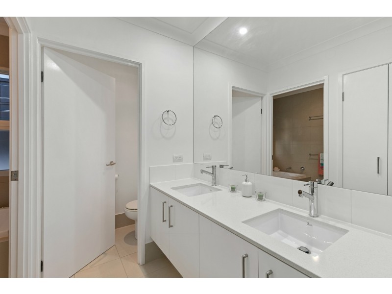 74 Stuart Street, Bulimba QLD 4171