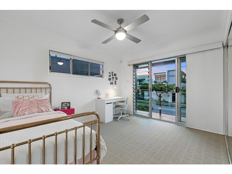 74 Stuart Street, Bulimba QLD 4171