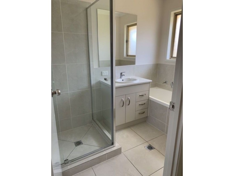 33 Grainger Cct, Burpengary QLD 4505