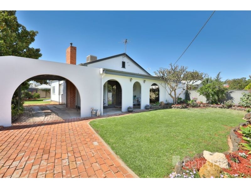 8 Mimosa Avenue, Mildura VIC 3500