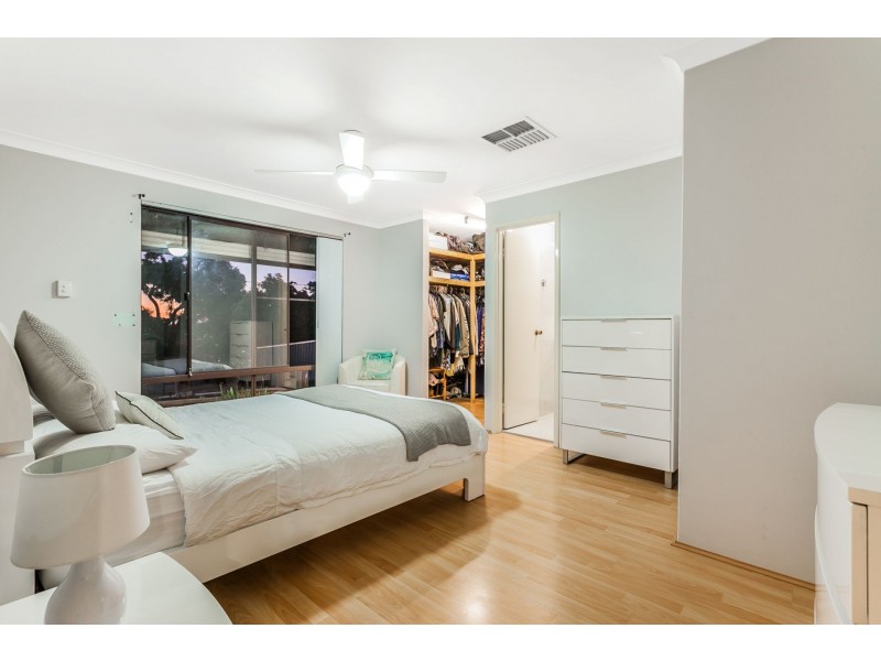 11 Burrows Place, Parmelia WA 6167