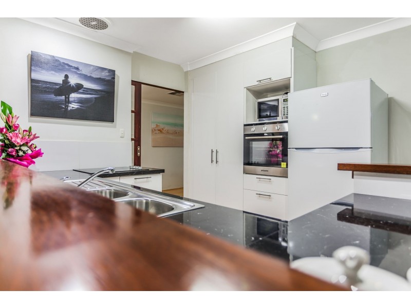 11 Burrows Place, Parmelia WA 6167