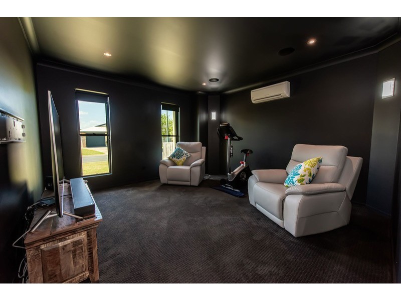 24 Raleigh Street, Ooralea QLD 4740