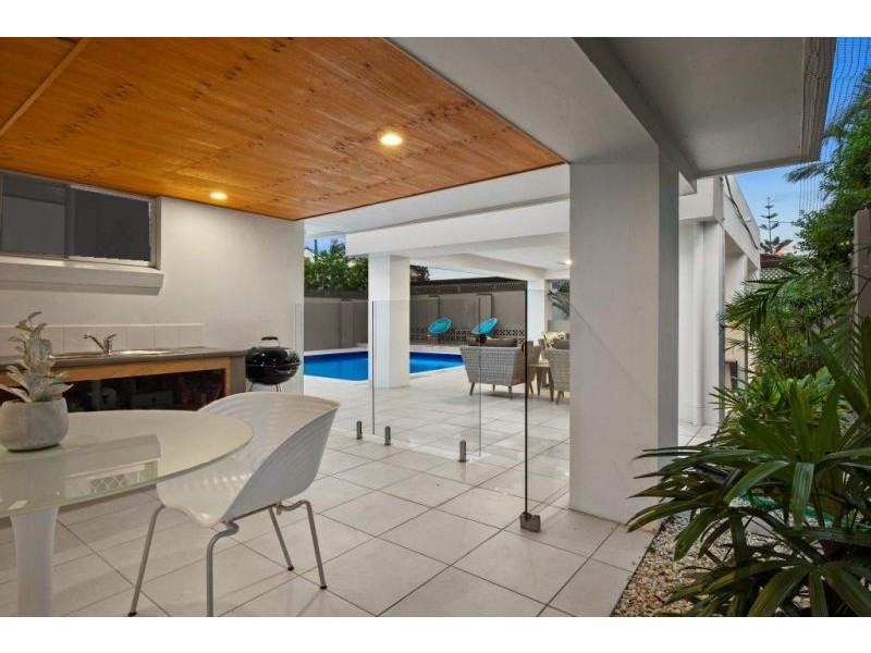 20 Remo Street, Isle Of Capri QLD 4217