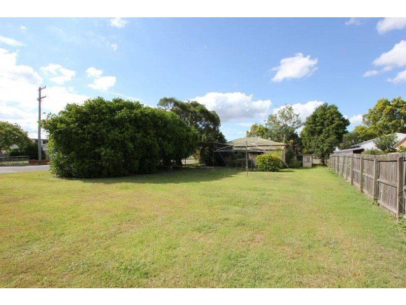 35 Clifton Street, Booval QLD 4304