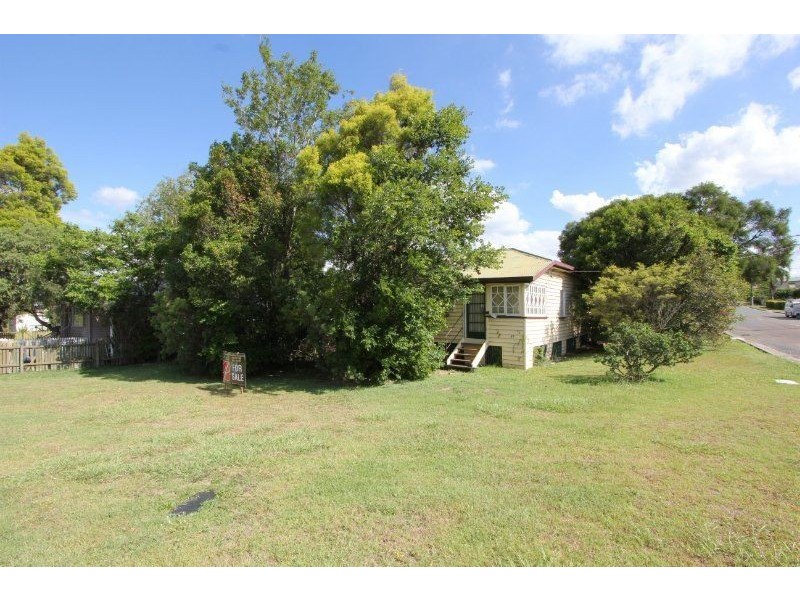 35 Clifton Street, Booval QLD 4304