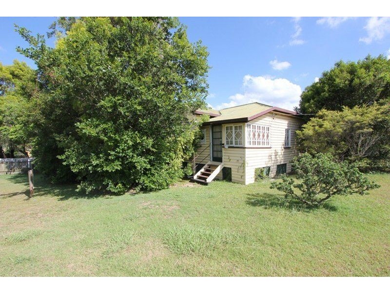 35 Clifton Street, Booval QLD 4304