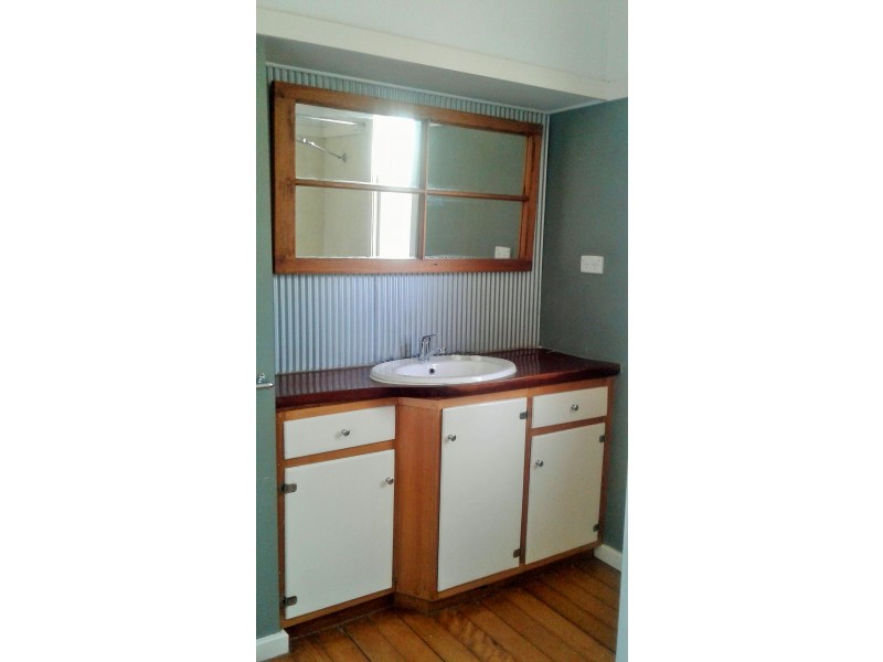 9 Christmas Street, North Toowoomba QLD 4350