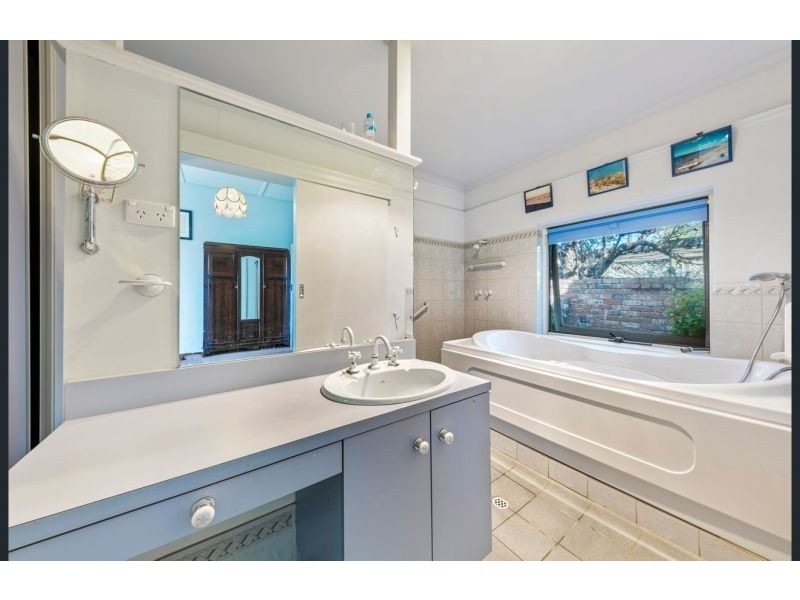 12 Fifth Avenue, St Morris SA 5068