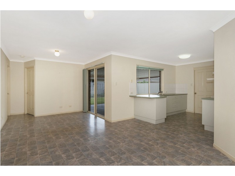 25 Billabong Drive, Crestmead QLD 4132