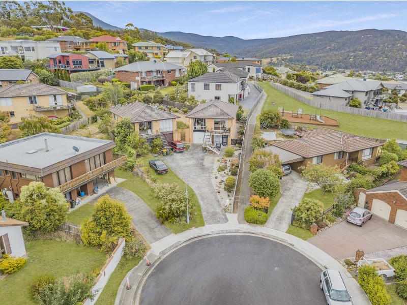 2/12 Stratford Place, Blackmans Bay TAS 7052