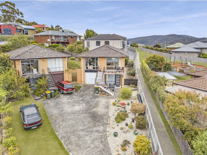 2/12 Stratford Place, Blackmans Bay TAS 7052
