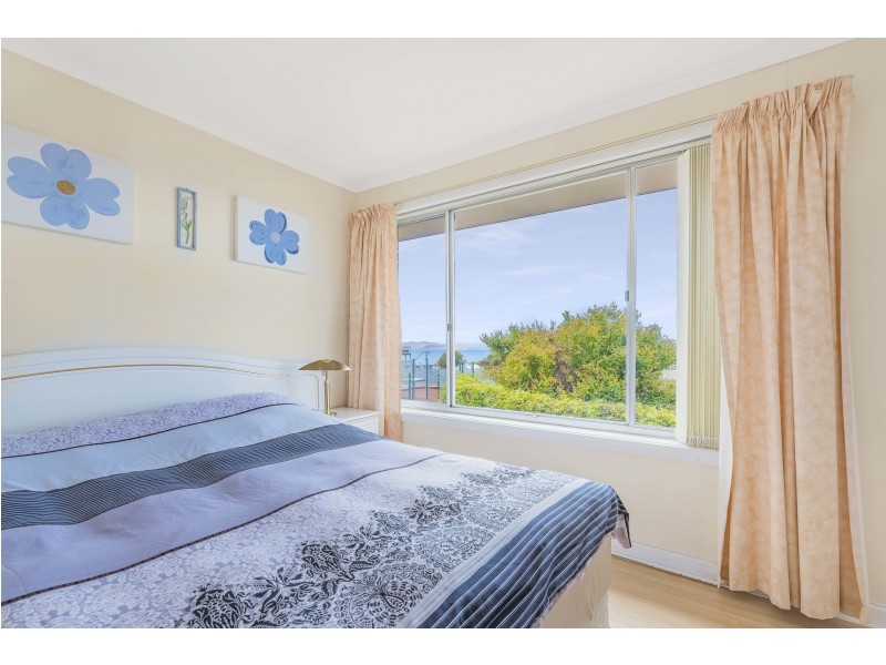 2/12 Stratford Place, Blackmans Bay TAS 7052