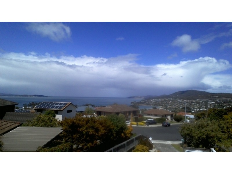 2/12 Stratford Place, Blackmans Bay TAS 7052