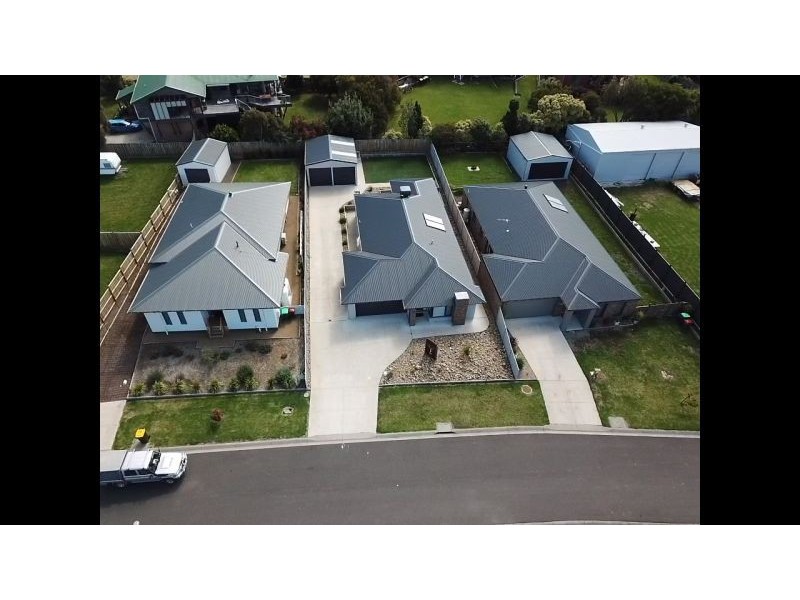 3 Dolphin Crt, Apollo Bay VIC 3233