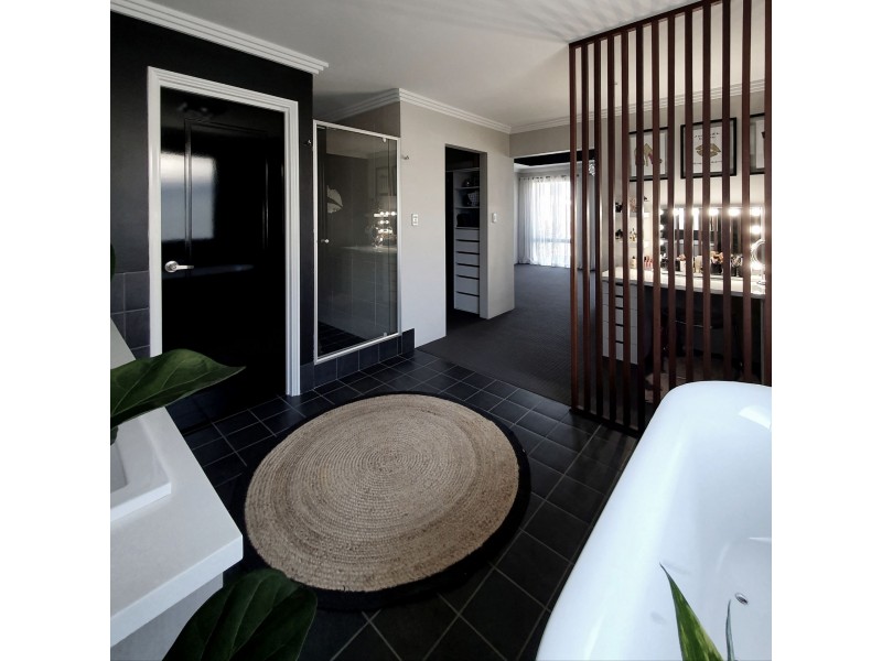 13 Hazelgrove Crescent, Millbridge WA 6232