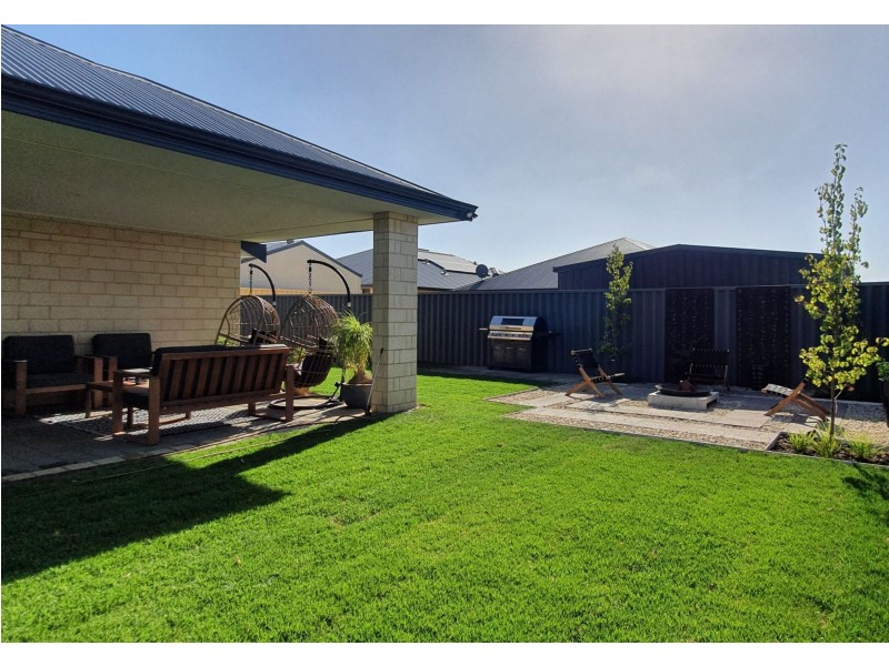13 Hazelgrove Crescent, Millbridge WA 6232