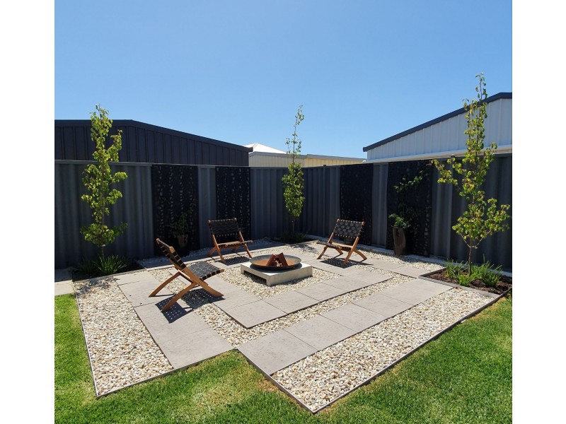 13 Hazelgrove Crescent, Millbridge WA 6232