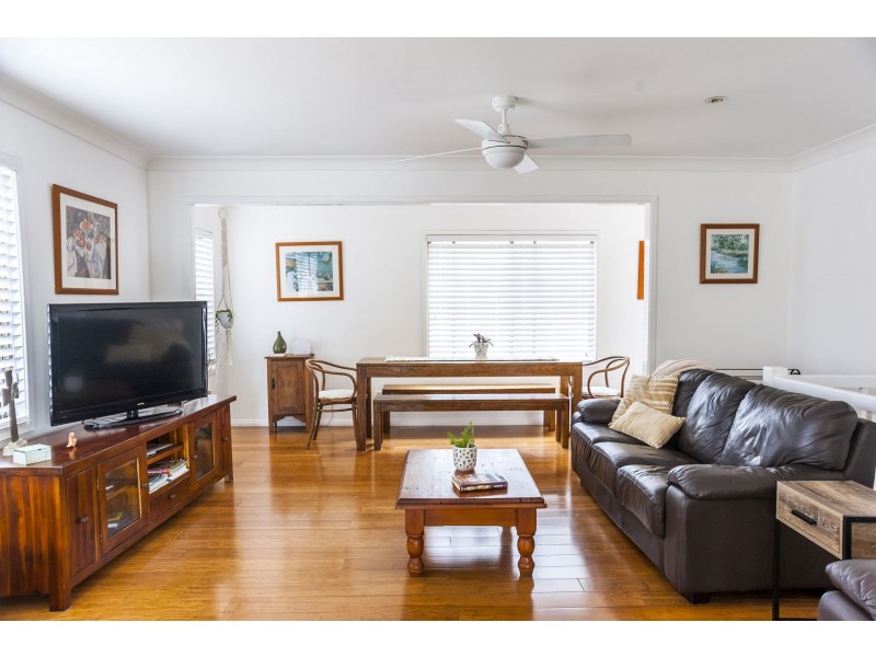 27 Una Ave, Charmhaven NSW 2263