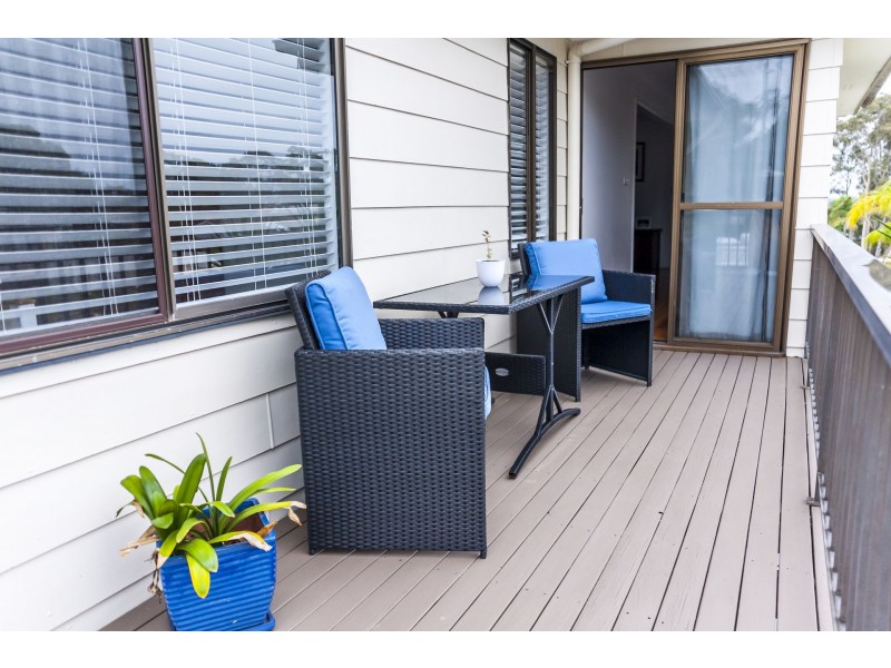 27 Una Ave, Charmhaven NSW 2263