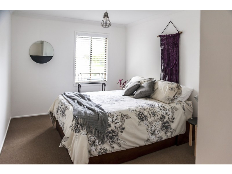 27 Una Ave, Charmhaven NSW 2263