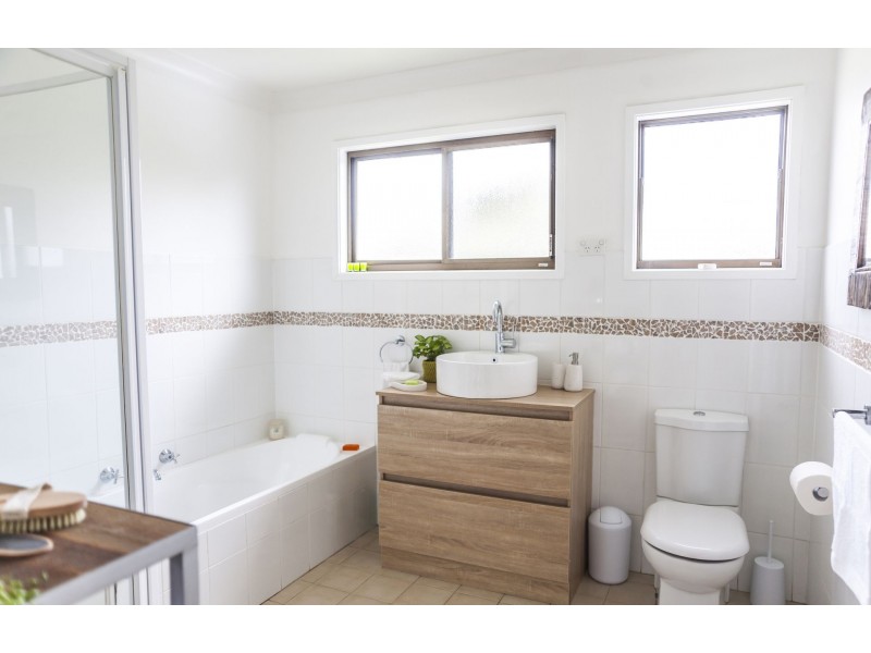 27 Una Ave, Charmhaven NSW 2263