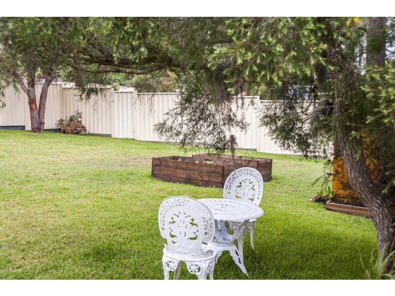 27 Una Ave, Charmhaven NSW 2263