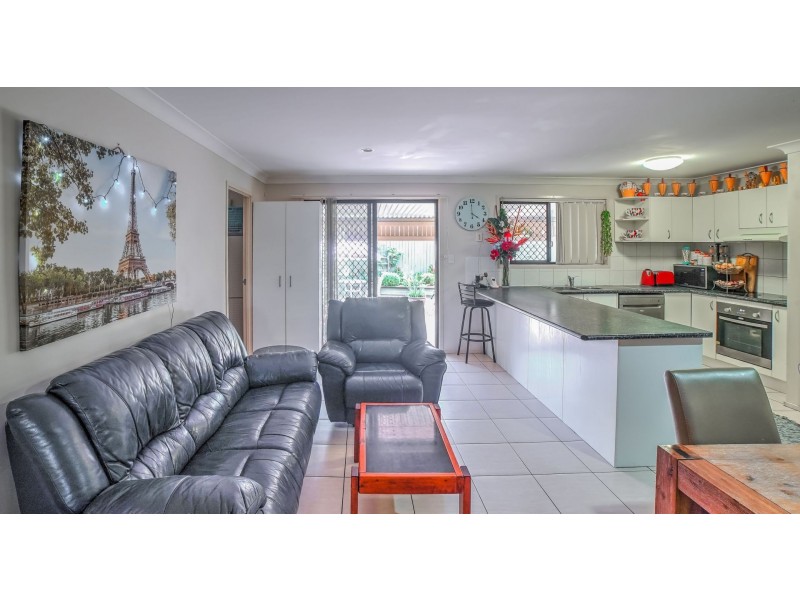 30 Pidgeon Boulevard, Crestmead QLD 4132