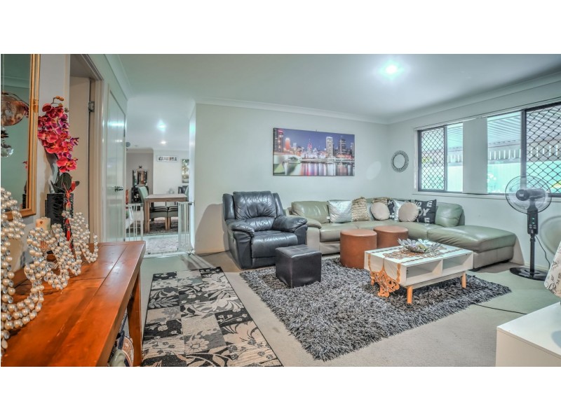 30 Pidgeon Boulevard, Crestmead QLD 4132