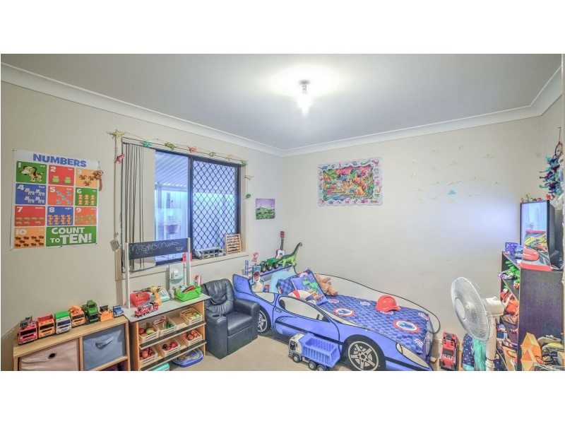 30 Pidgeon Boulevard, Crestmead QLD 4132