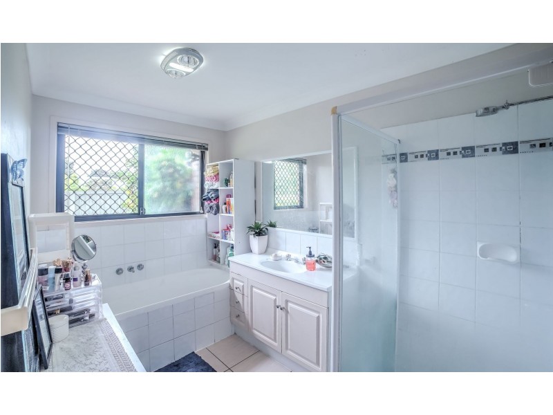 30 Pidgeon Boulevard, Crestmead QLD 4132