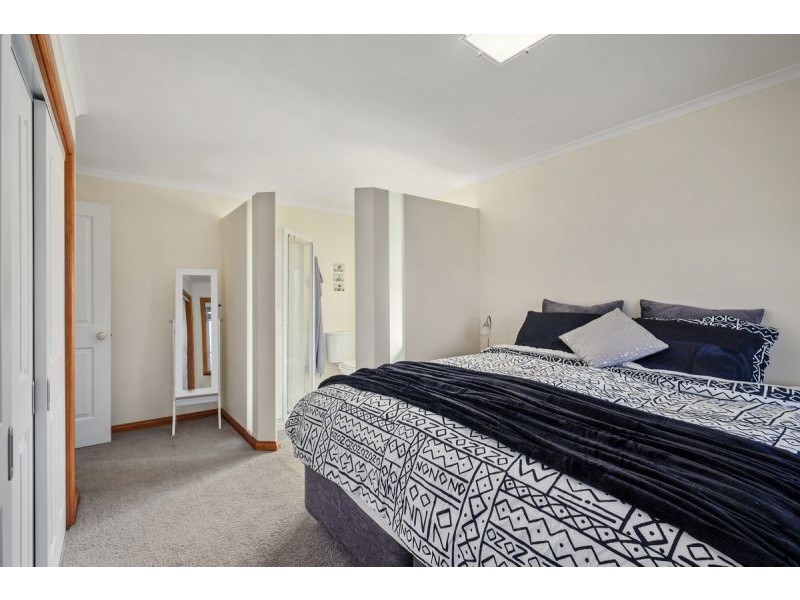 20 Edinburgh Cres, Goodwood TAS 7010