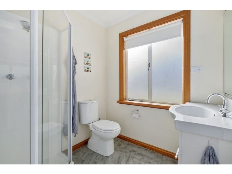 20 Edinburgh Cres, Goodwood TAS 7010