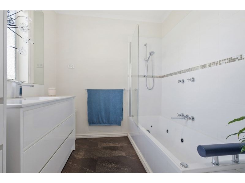 20 Edinburgh Cres, Goodwood TAS 7010