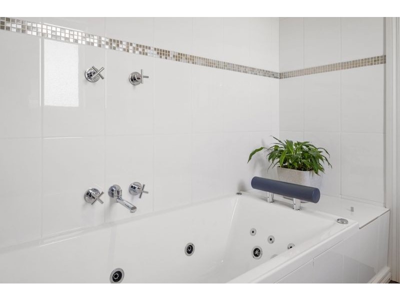 20 Edinburgh Cres, Goodwood TAS 7010