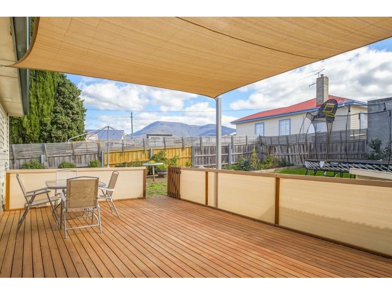 20 Edinburgh Cres, Goodwood TAS 7010