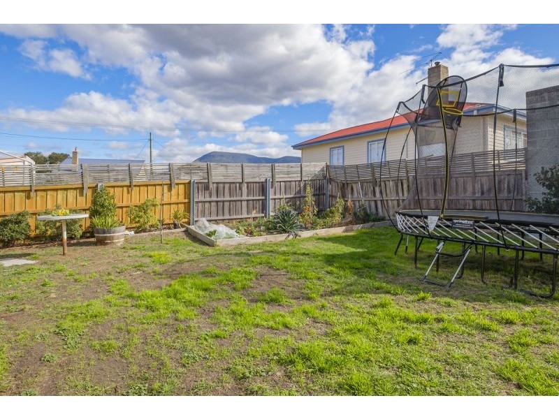 20 Edinburgh Cres, Goodwood TAS 7010