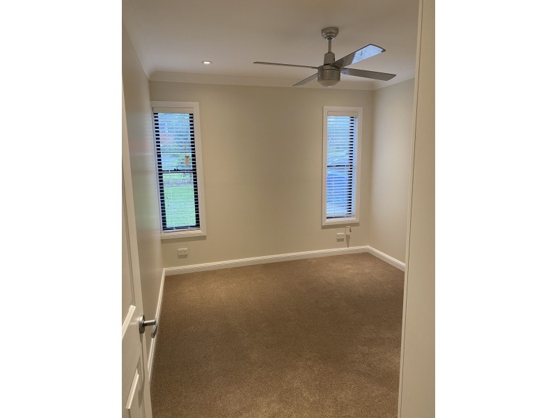 18 Glenell St, Blaxland NSW 2774